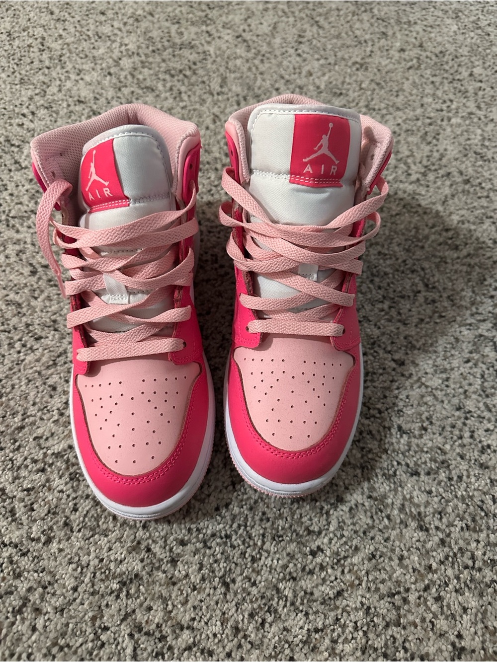 Jordan 1 mid Fierce Pink girls